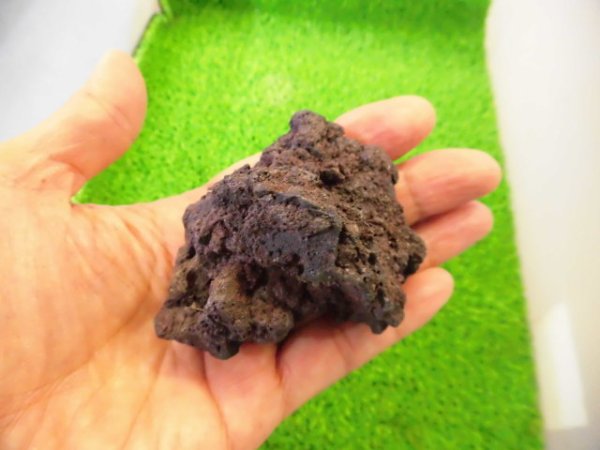 画像1: 溶岩石（５〜７cm）