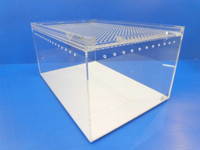 レプタイルボックス（幅２０×奥３０×高さ１５．５ｃｍ）　マグネットロック式